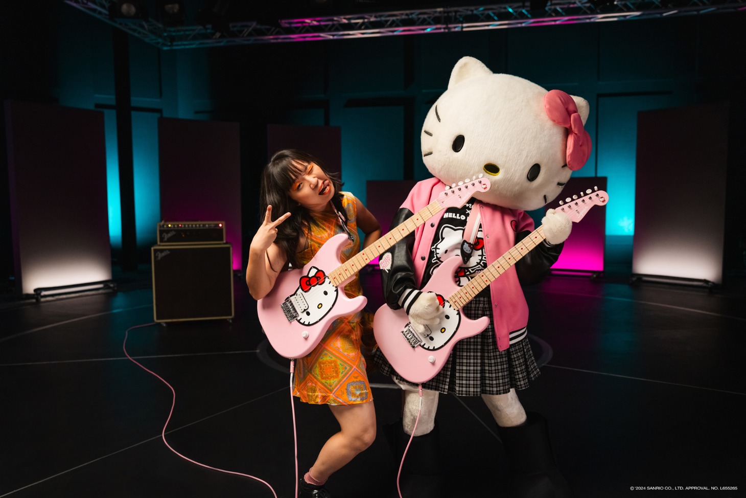 「Fender x Hello Kitty 50th Anniversary Collection」告知動画より。