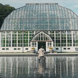 まらしぃ地元名古屋の東山動植物園テーマ曲を書き下ろし、池の中や展望室で演奏
