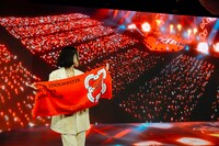 撮影しながら後ろが気になるのっちさん。