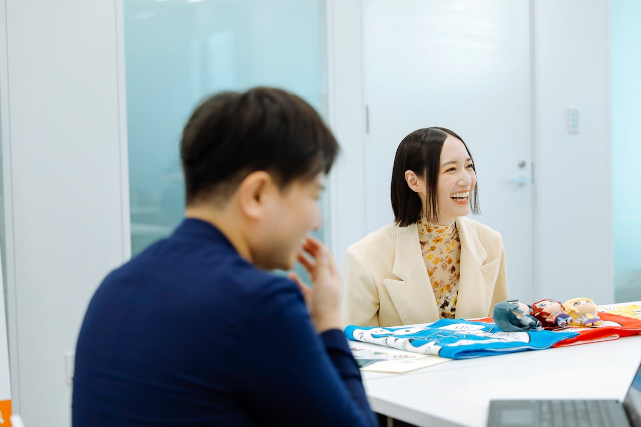 左から小美野日出文さん、のっちさん。