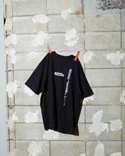 「MOROHA × UNTRACE "GIG and Take Tee"」（BLACK）
