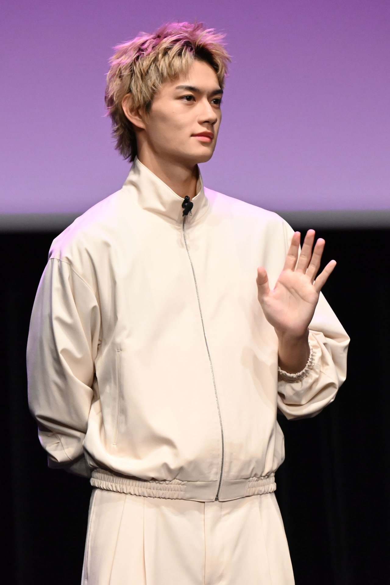 M!LK佐野勇斗は騙されない、いち早くマジック見破りトランプマンと固い