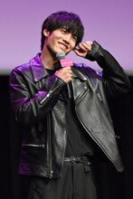 おどける赤楚衛二。