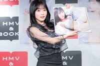 “逆お気に入りカット”を紹介する岸みゆ。