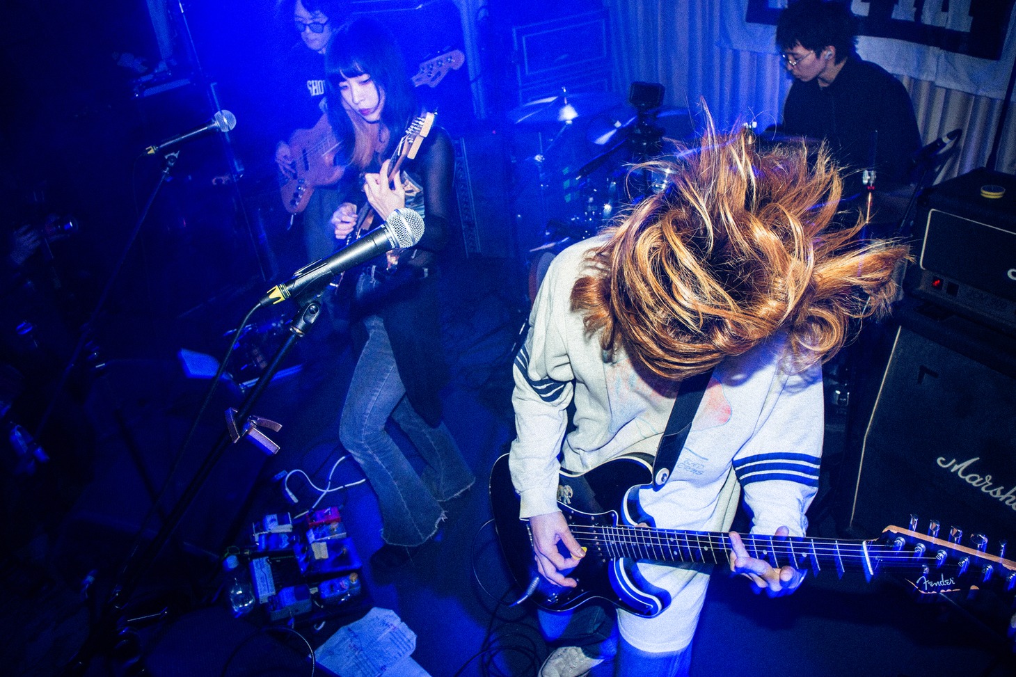 ライブ中のWater Maze。