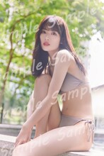 岩本蓮加（乃木坂46）1st写真集「いたずらな風」封入特典ポストカード第3弾。（Photo by SAKAI DE JUN）