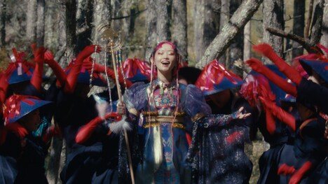 水曜日のカンパネラ「願いはぎょうさん」ミュージックビデオのワンシーン。