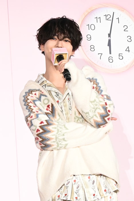 楽しげにエピソードトークを披露する織山尚大（少年忍者）。