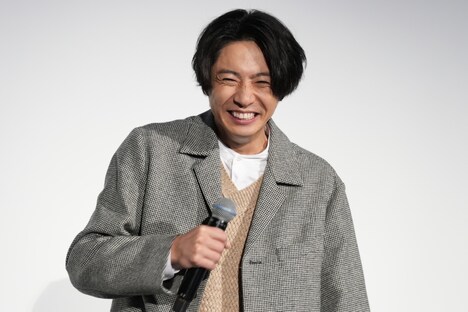 無茶ぶりに笑う相葉雅紀(嵐)。