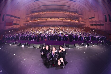 IS:SUEとREBORN（IS:SUEファンの呼称）。 (c)LAPONE GIRLS