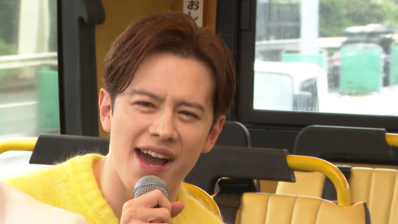 歌うウエンツ瑛士。(c)フジテレビ