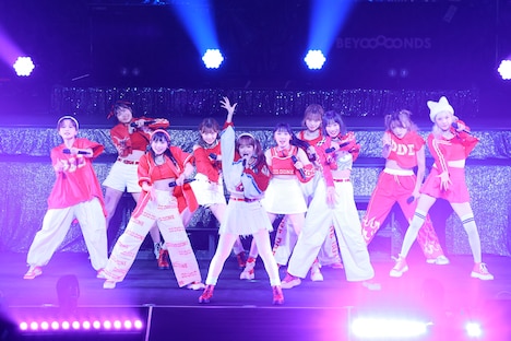 「BEYOOOOONDS CONCERT 2024 AUTUMN『DISCOOOOOTHEQUE BUDOOOOOKAN』」の様子。