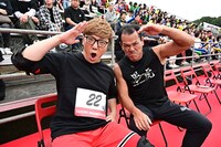 左からHIKAKIN、山田勝己。(c)TBS