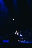 「季節によせて」を歌う大橋トリオ。（撮影：勝永裕介）