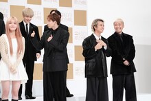 会見を盛り上げるDa-iCE。