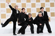 ポーズを決めるDa-iCE。