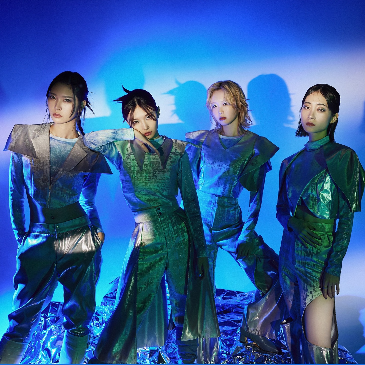 ExWHYZの新たなアーティスト写真。