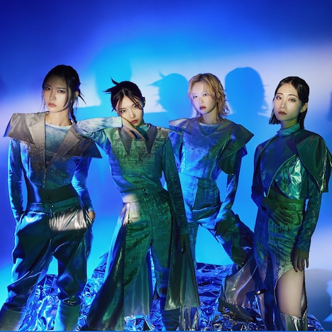 ExWHYZの新たなアーティスト写真。