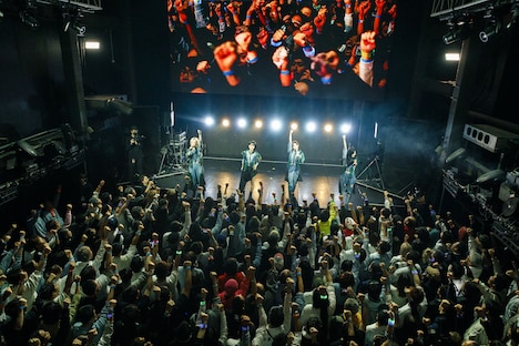 ExWHYZのライブの様子。(Photo by sotobayashi kenta)