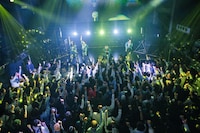 ExWHYZのライブの様子。（Photo by sotobayashi kenta）