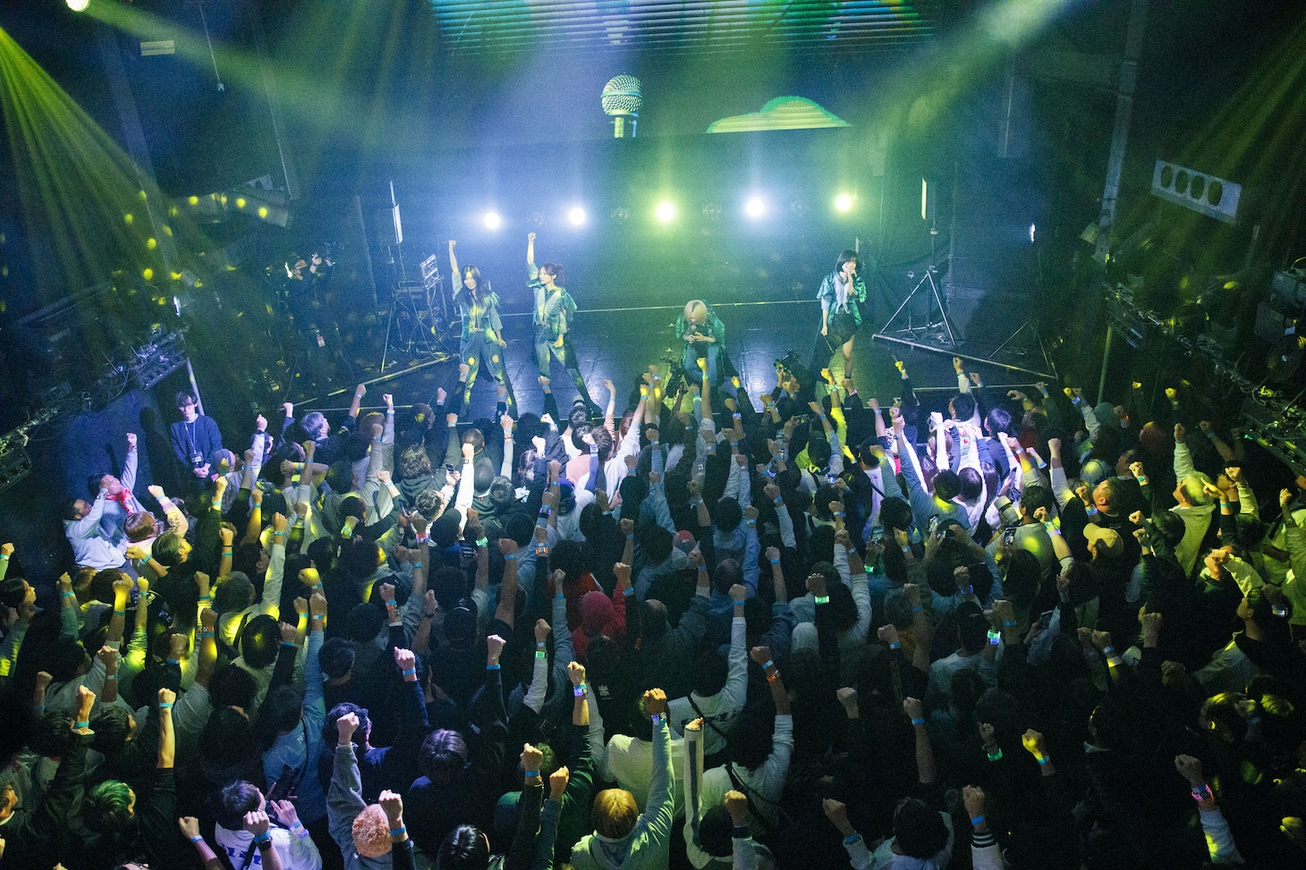 ExWHYZのライブの様子。（Photo by sotobayashi kenta）