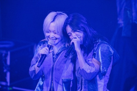 左からExWHYZのmayu、yu-ki。(Photo by sotobayashi kenta)