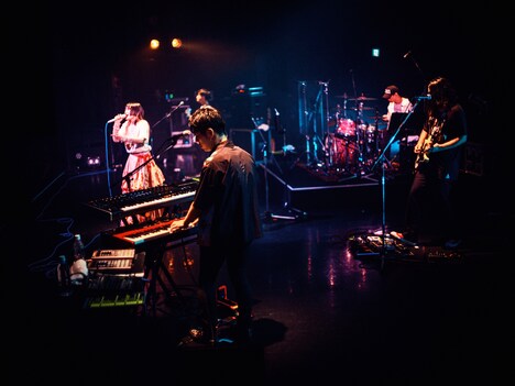 パスピエのワンマンツアー「あちゃらかカリギュラ」初日の様子。（撮影：なかむらしんたろう）