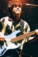 楢崎誠（B, Sax）（Photo by TAKAHIRO TAKINAMI）