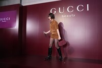 退場しようとするHANNI（NewJeans）。