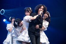 ステージ上でイチャつく清 竜人25。