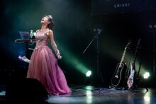 「全曲眉村ちあき ラブソングお着席編」の様子。