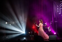 「全曲眉村ちあき ラブソングお着席編」の様子。