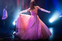 眉村ちあきの後ろ姿。