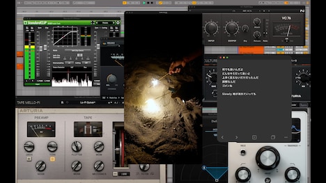 「KODAK feat. 十明」ミュージックビデオより。
