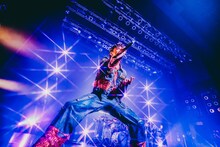 熱唱する青春ヶ丘俊光。（撮影：橋本若奈）