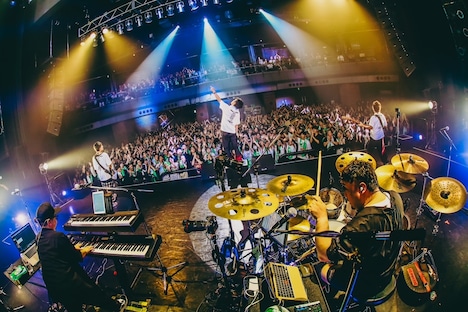 「青春ヶ丘俊光 1st ONEMAN『全力疾走ツアー この漢 青春ヶ丘』」東京・Spotify O-EAST公演の様子。（撮影：橋本若奈）