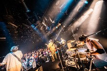 ラックライフのライブの様子。（撮影：佐藤広理）