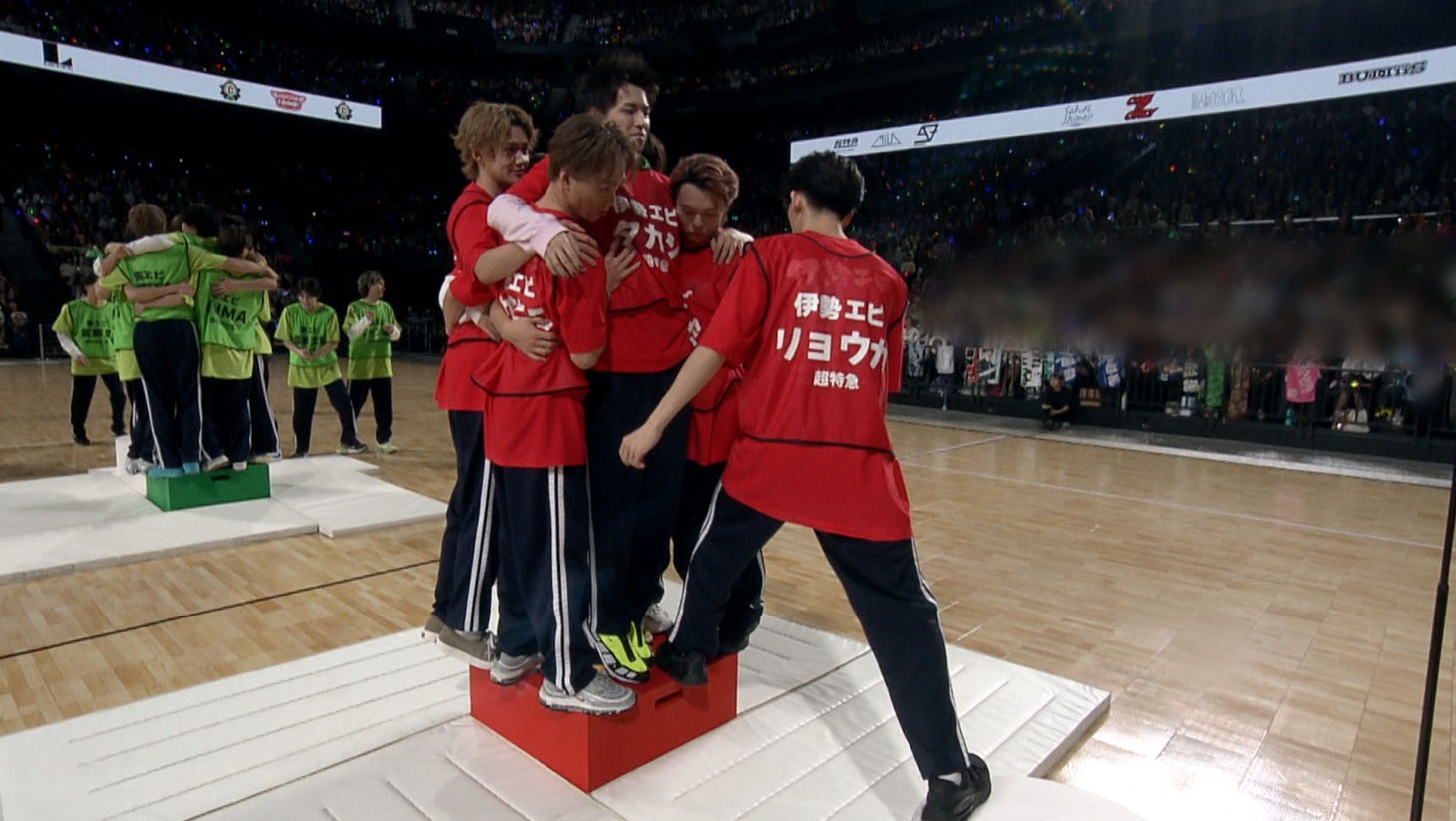 「GYU! GYU! 華のステージ！」の様子。(c)「DAN!DAN!EBiDAN!」製作委員会