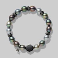 神宮寺勇太が着用しているPASSIONOIR / TALISMAN GLIDE ブレスレット（税込み62万7000円）。