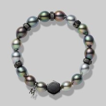 神宮寺勇太が着用しているPASSIONOIR / TALISMAN GLIDE ブレスレット（税込み62万7000円）。