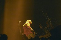 尾崎世界観（Vo, G）（撮影：岩本彩）