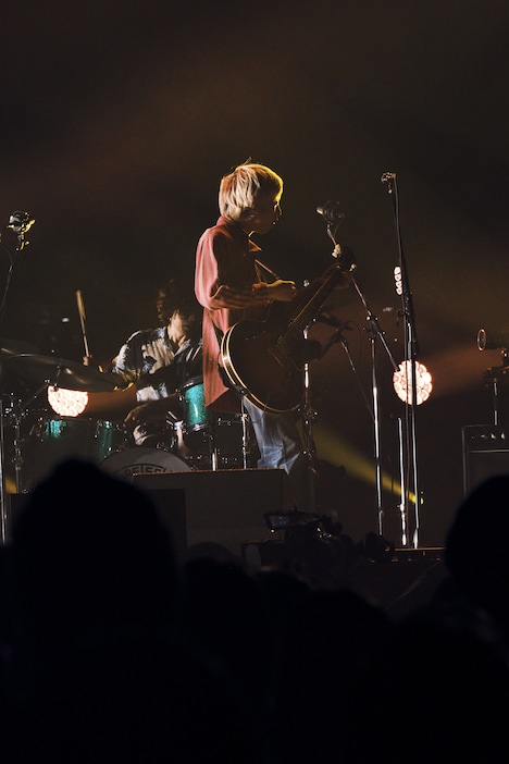 クリープハイプ「現メンバー15周年記念公演『2024年11月16日』」の様子。（撮影：関信行）