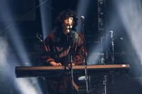 長谷川カオナシ（B, Key）（撮影：関信行）