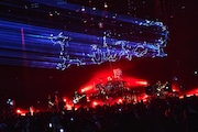 LUNA SEAのライブの様子。(撮影:田辺佳子)