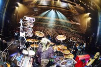 LUNA SEAのライブの様子。（撮影：田辺佳子）