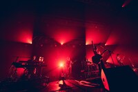 「山本彩×ライブナタリー Zepp TOUR『SYnergy』」阿部真央のステージの様子。（撮影：山川哲矢）