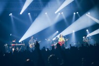 「山本彩×ライブナタリー Zepp TOUR『SYnergy』」阿部真央のステージの様子。（撮影：山川哲矢）