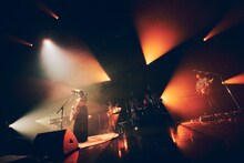 「山本彩×ライブナタリー Zepp TOUR『SYnergy』」阿部真央のステージの様子。（撮影：山川哲矢）