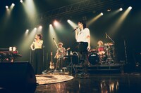 阿部真央と山本彩。（撮影：山川哲矢）