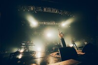 「山本彩×ライブナタリー Zepp TOUR『SYnergy』」阿部真央のステージの様子。（撮影：山川哲矢）